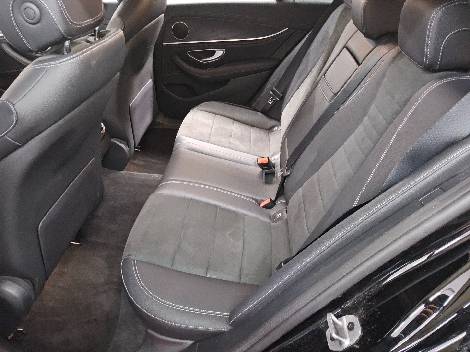 Mercedes-Benz E 300 T e AMG-Line Navi LED AHK RFK Distronic+ 13