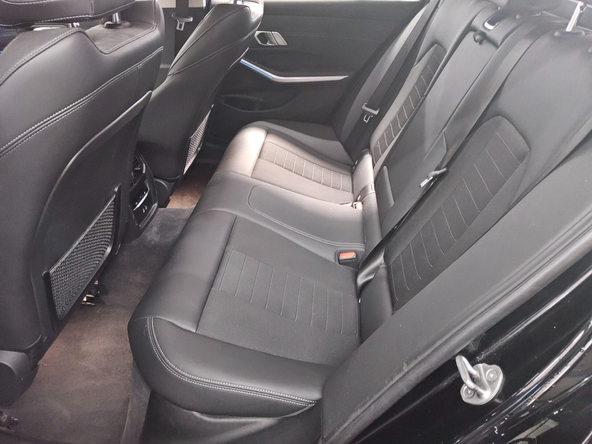 BMW 318dA Touring T-Leder Navi LED ACC 13