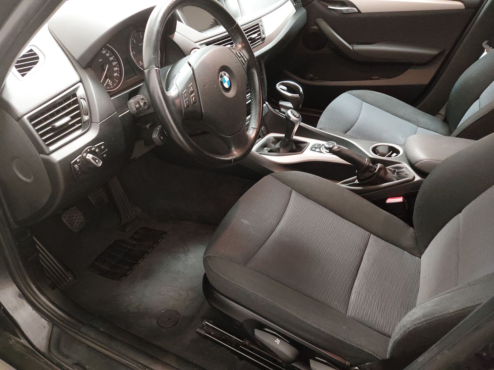 BMW X1 sDrive18d Navi AHK 8