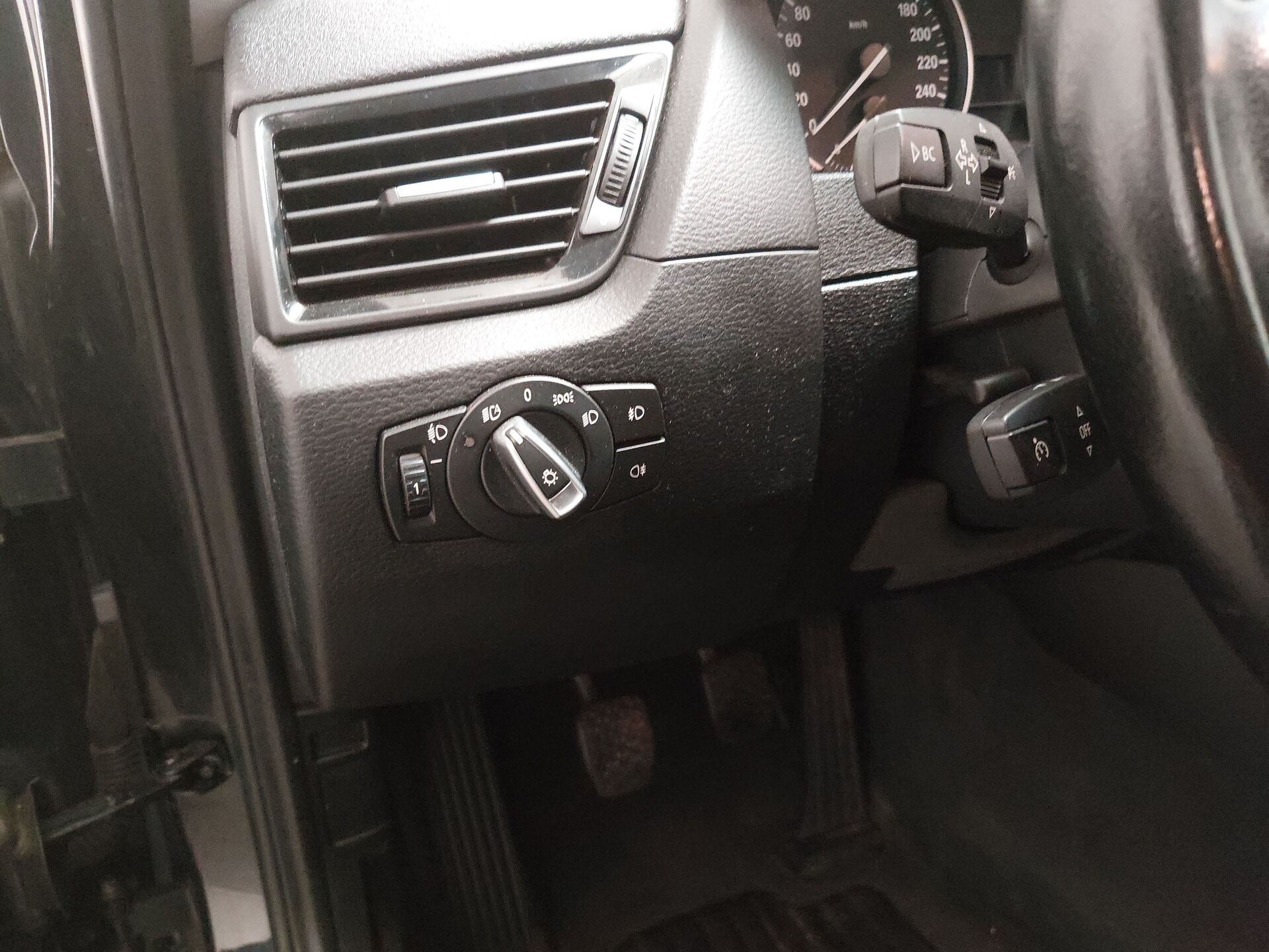 BMW X1 sDrive18d Navi AHK 9