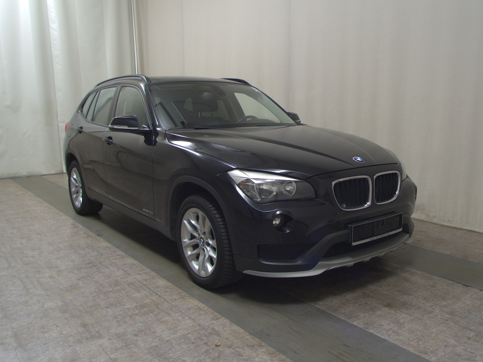 BMW X1 sDrive18d Navi AHK 3