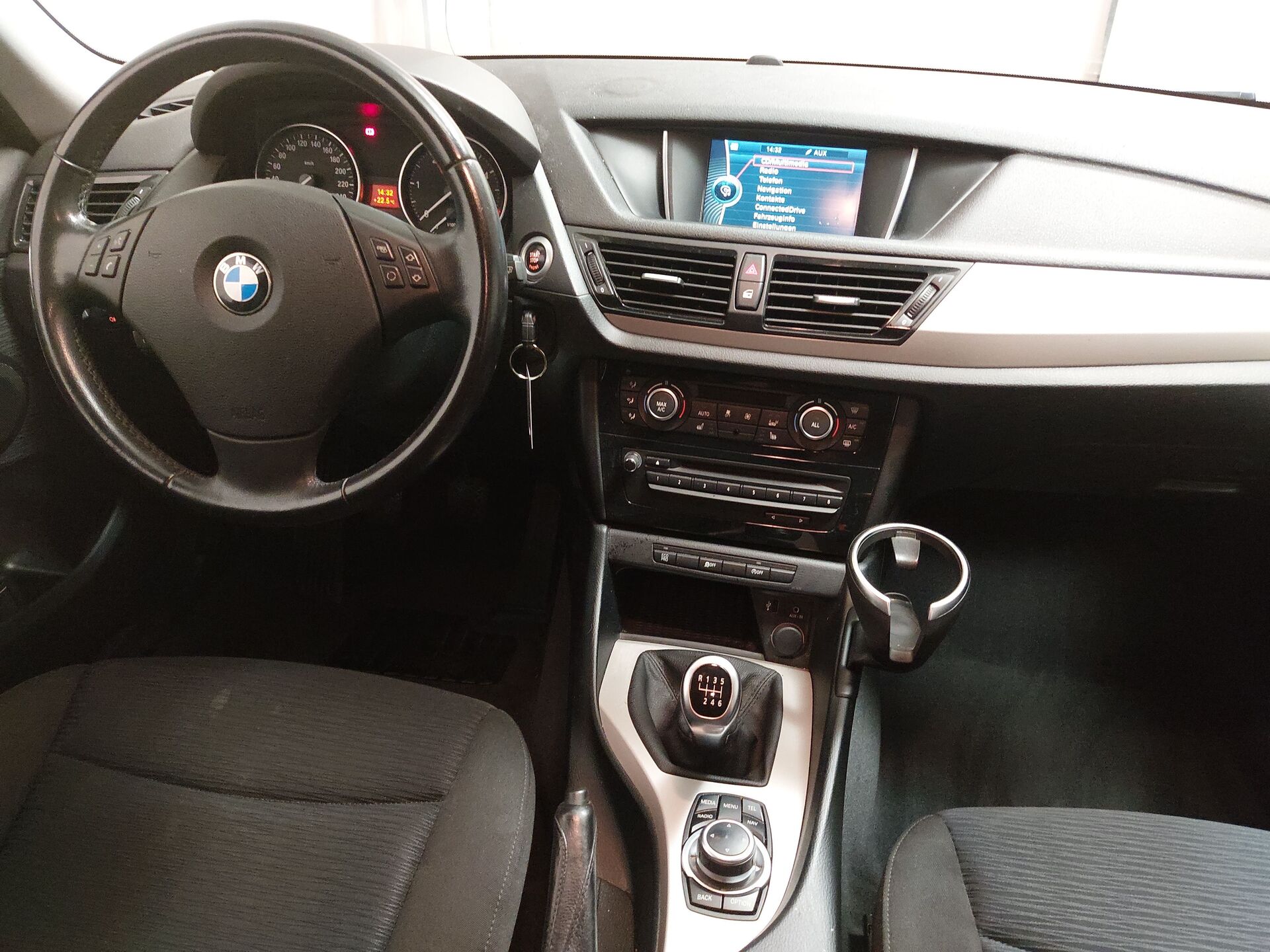 BMW X1 sDrive18d Navi AHK 12