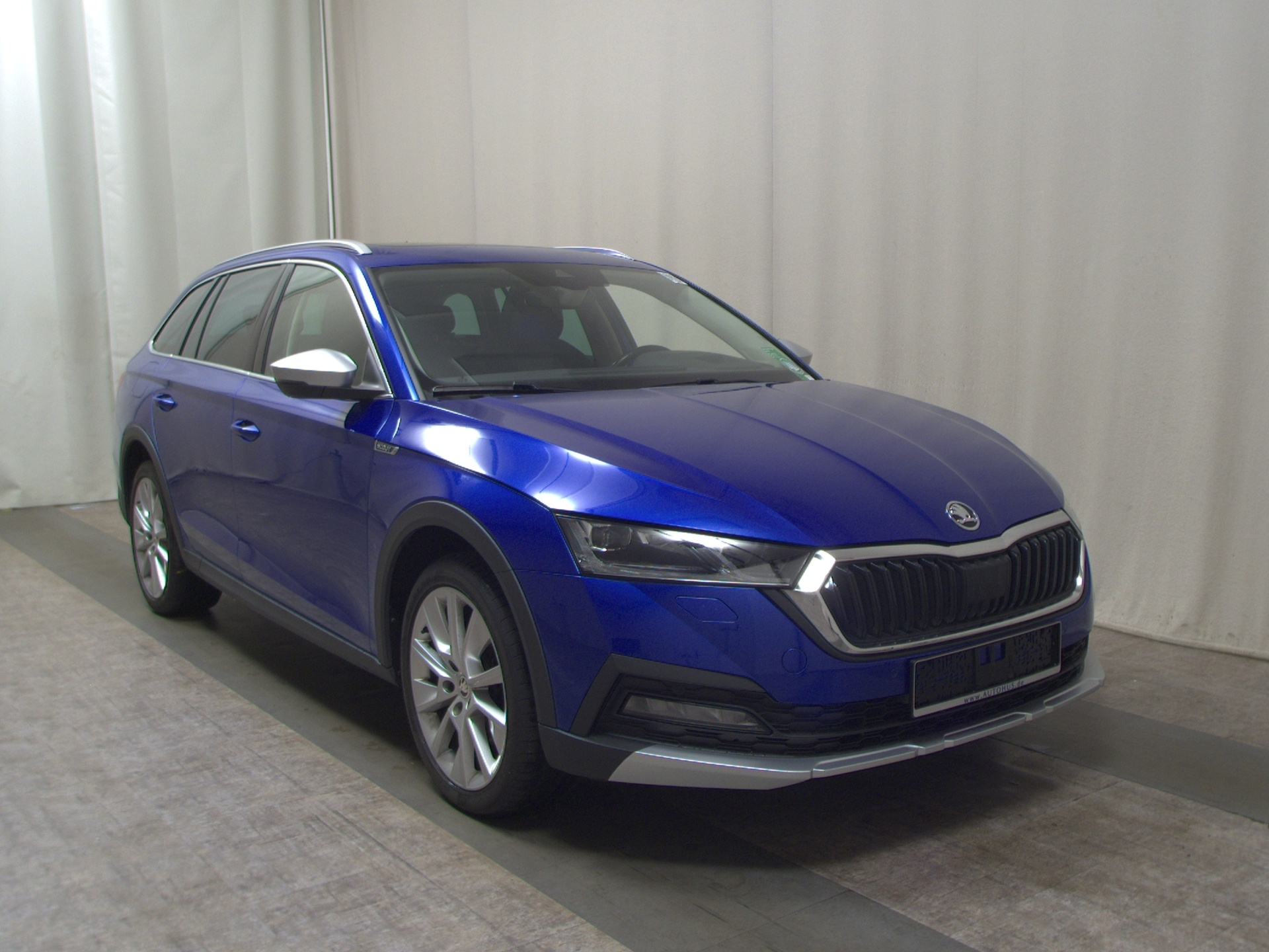 Skoda Octavia Kombi 2.0 TDI Scout Navi LED vc Shz Pano T-Leder 3