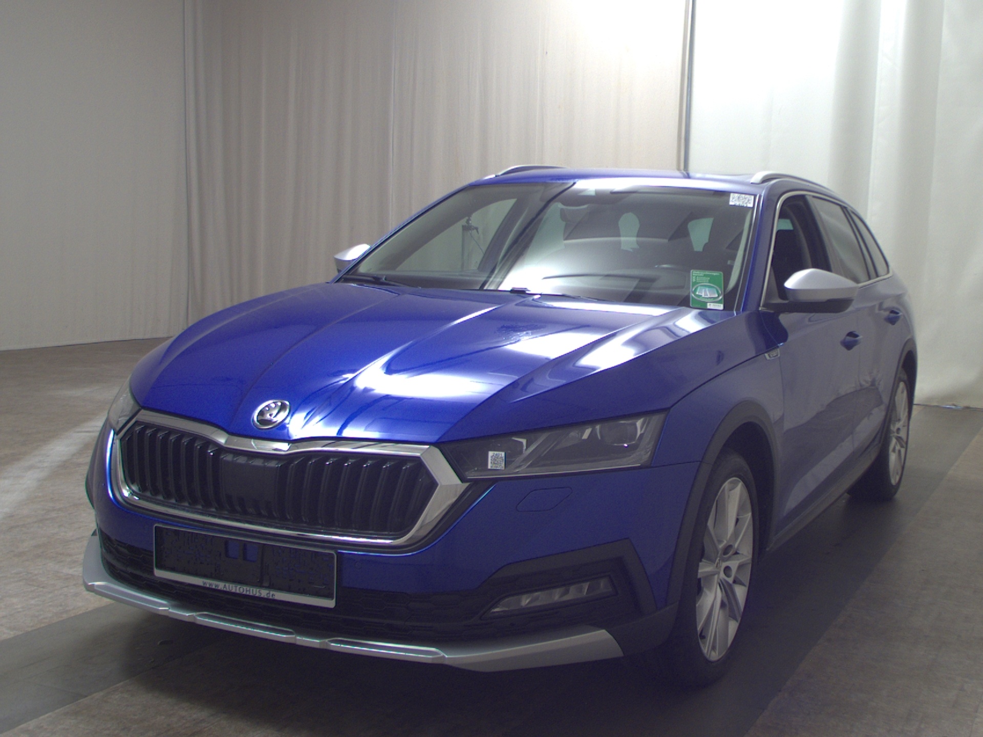 Skoda Octavia Kombi 2.0 TDI Scout Navi LED vc Shz Pano T-Leder 2