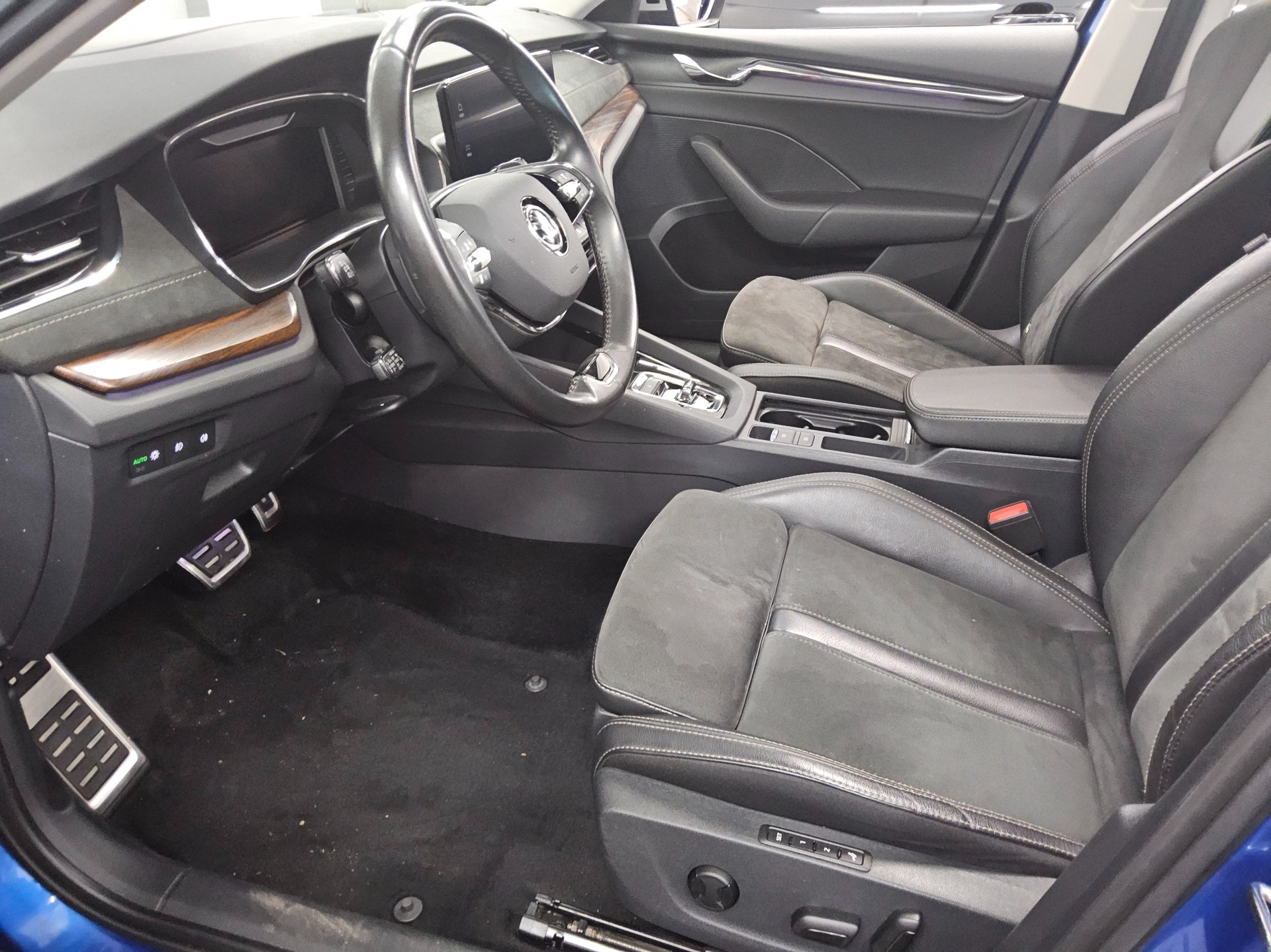 Skoda Octavia Kombi 2.0 TDI Scout Navi LED vc Shz Pano T-Leder 9