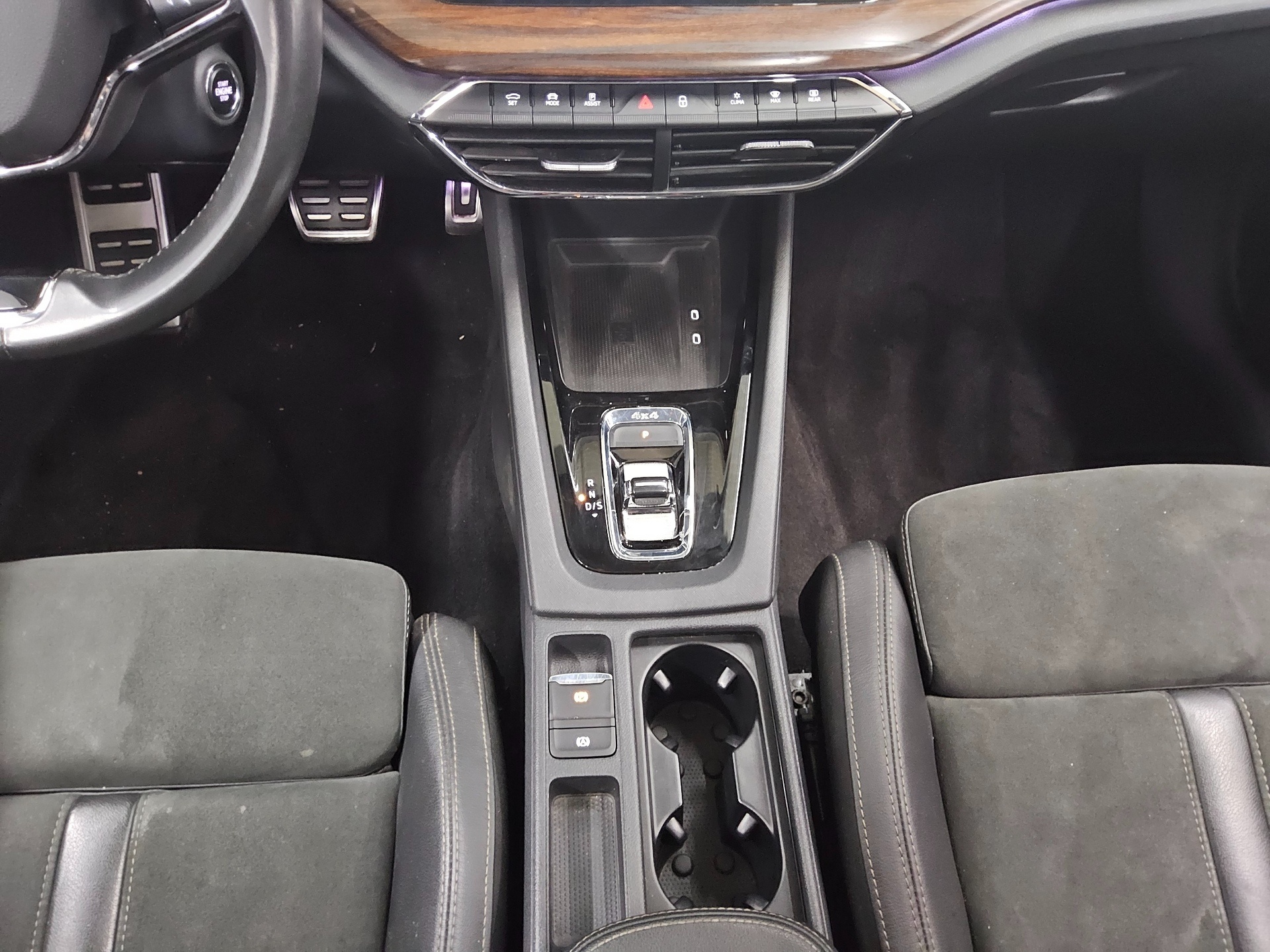 Skoda Octavia Kombi 2.0 TDI Scout Navi LED vc Shz Pano T-Leder 6