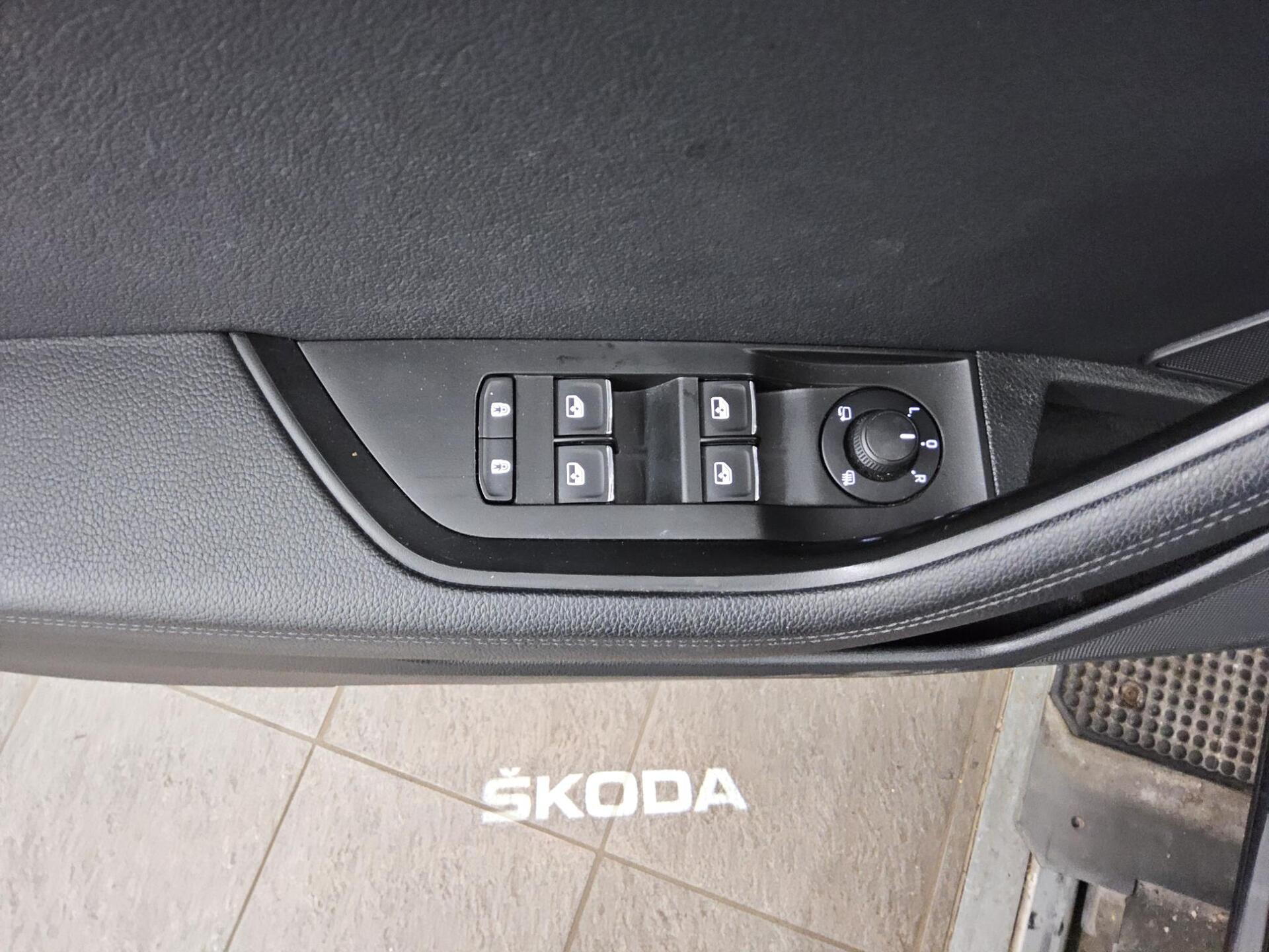 Skoda Superb Kombi 2.0 TDI L&K Navi LED vc Shz Pano Sound Leder 10