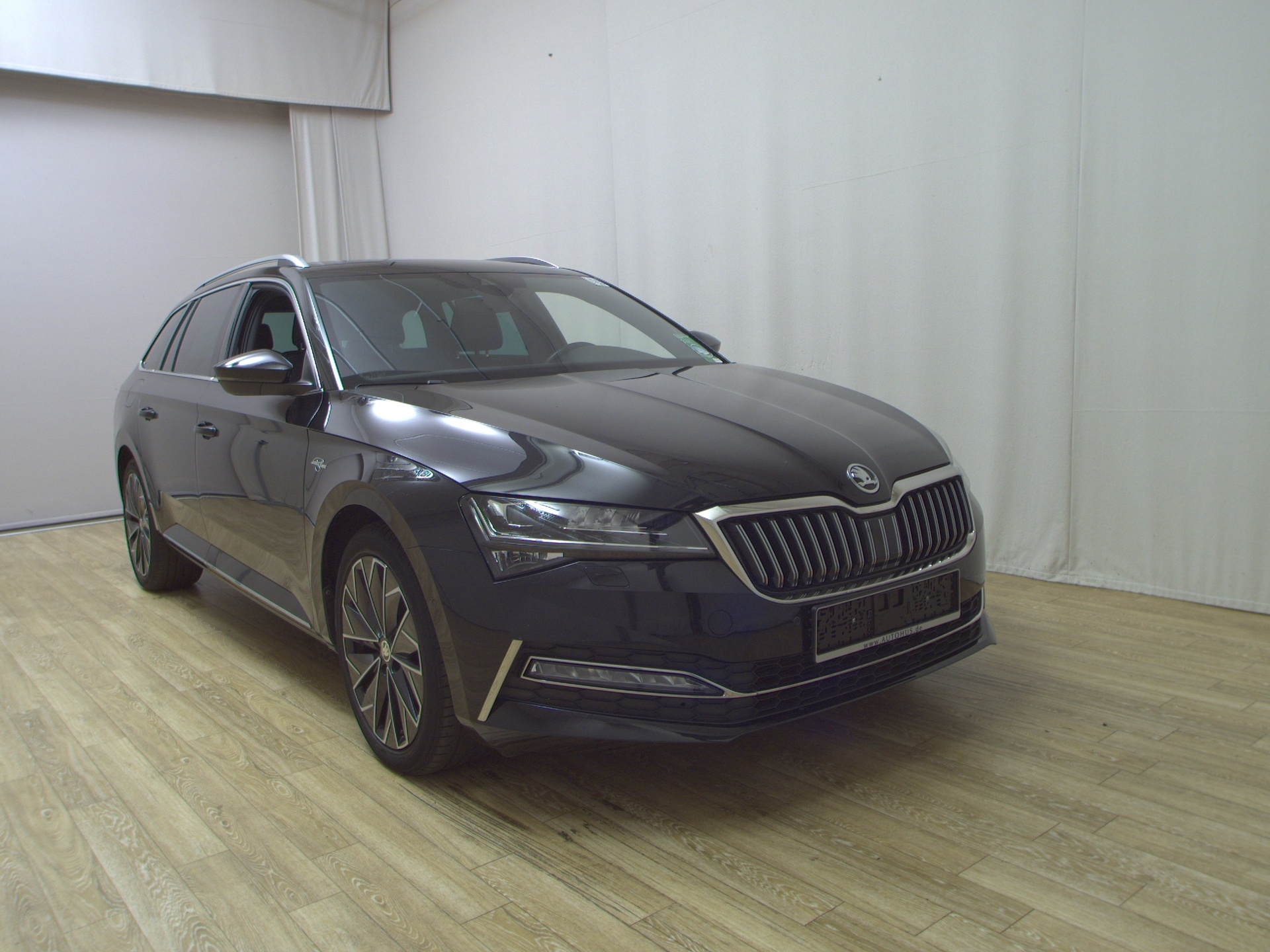 Skoda Superb Kombi 2.0 TDI L&K Navi LED vc Shz Pano Sound Leder 3