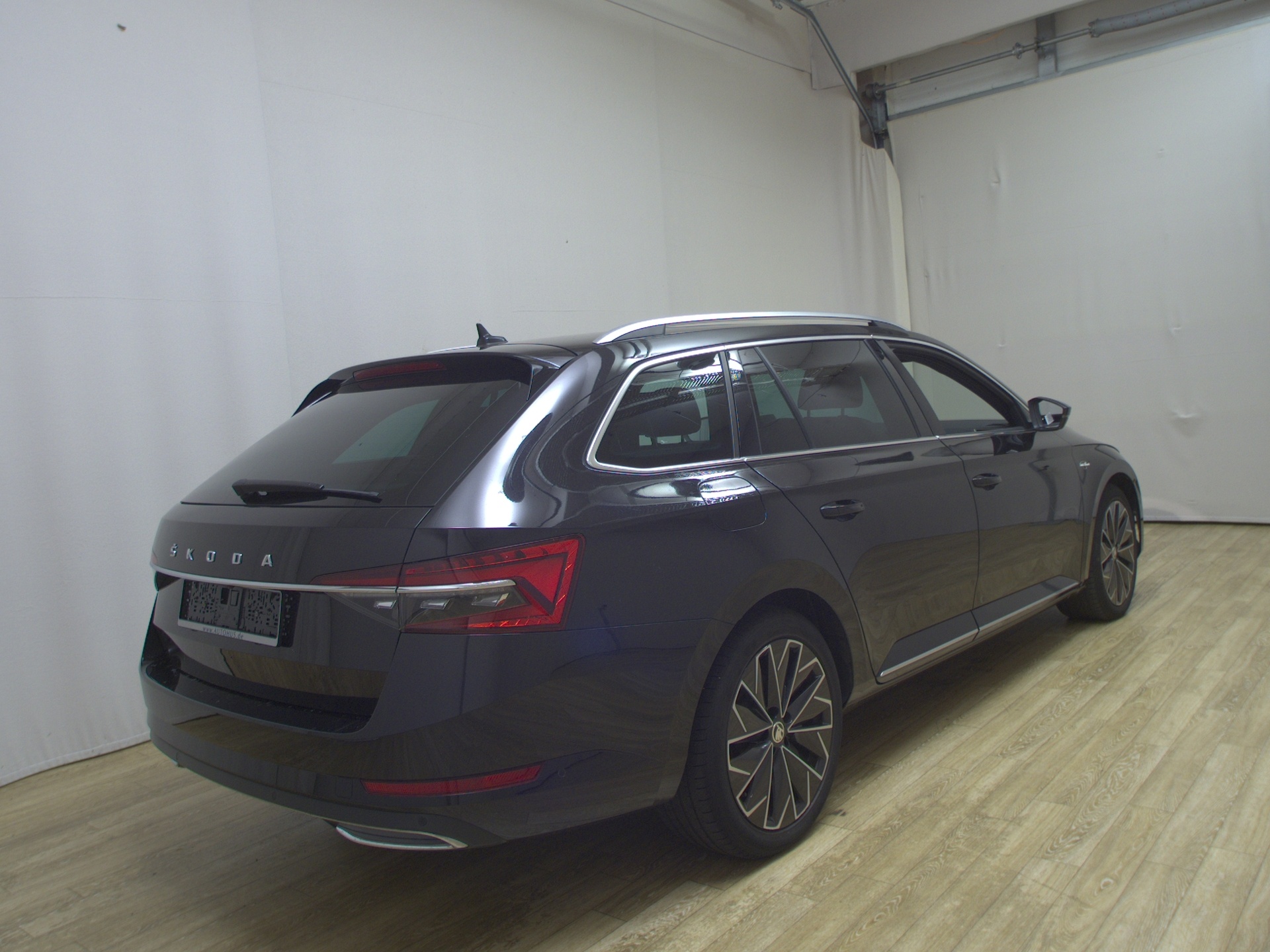 Skoda Superb Kombi 2.0 TDI L&K Navi LED vc Shz Pano Sound Leder 4