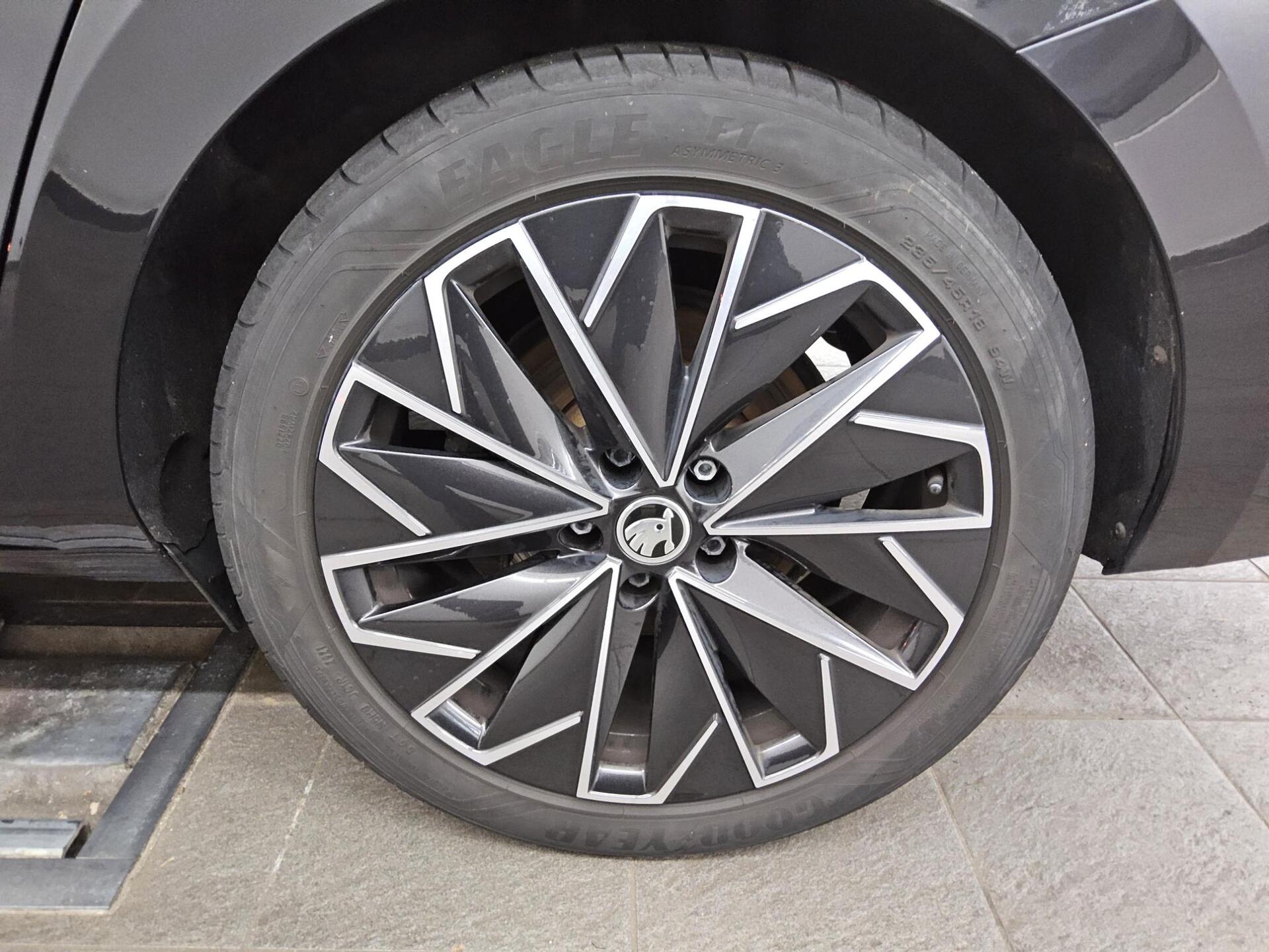 Skoda Superb Kombi 2.0 TDI L&K Navi LED vc Shz Pano Sound Leder 11