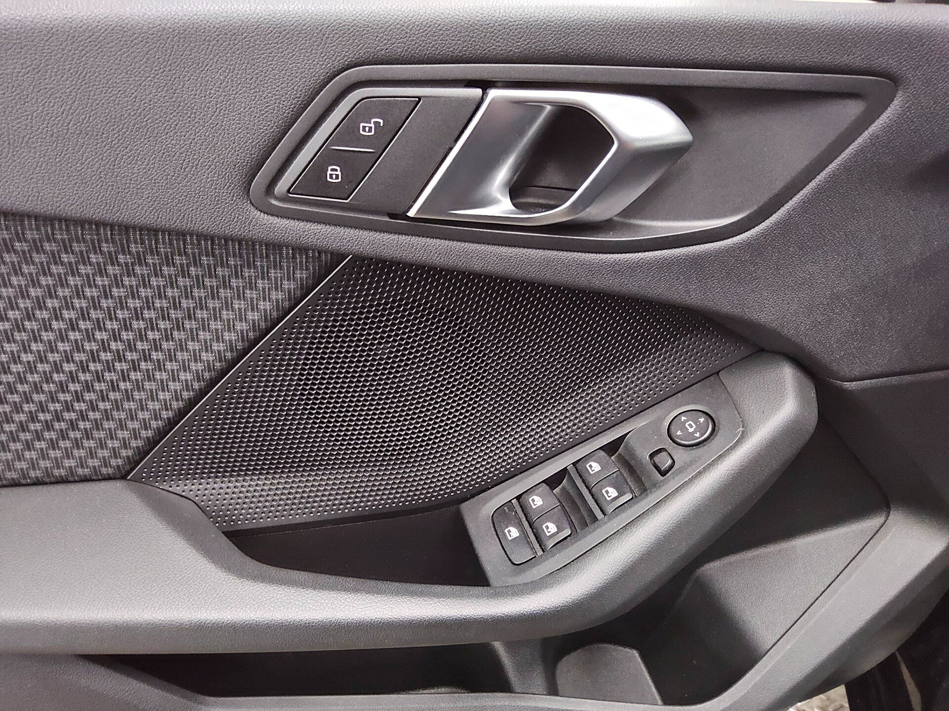BMW 116dA Navi LED LC-Pro PDC SHZ 10