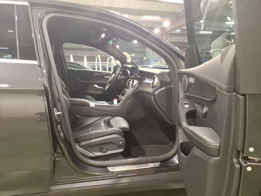 Mercedes-Benz GLC 300 de AHK 6