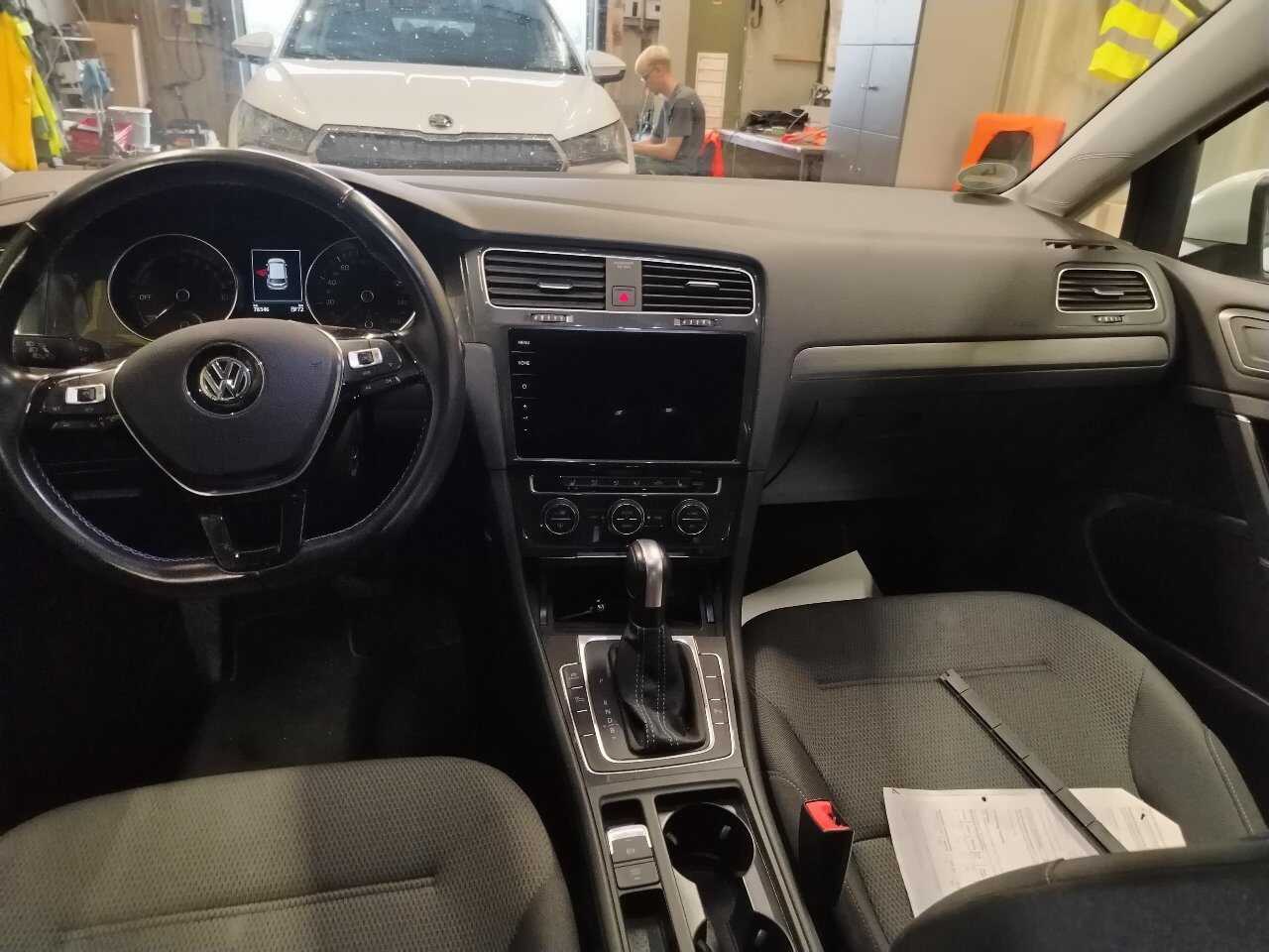 Volkswagen Golf-7 e-Golf NAVI LED SHZ PDC ACC 5