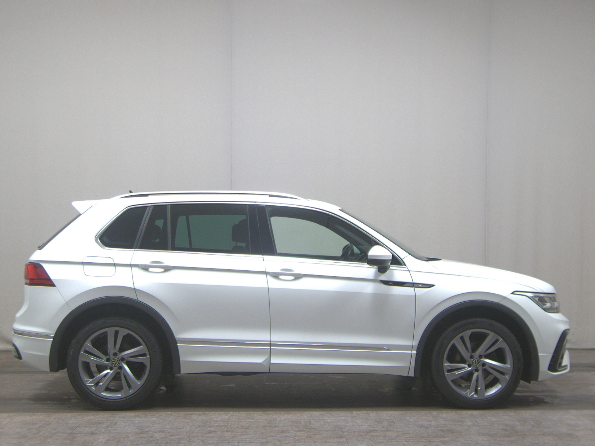 Volkswagen Tiguan 2.0 TDI R-Line Matrix-LED AID AHK ACC