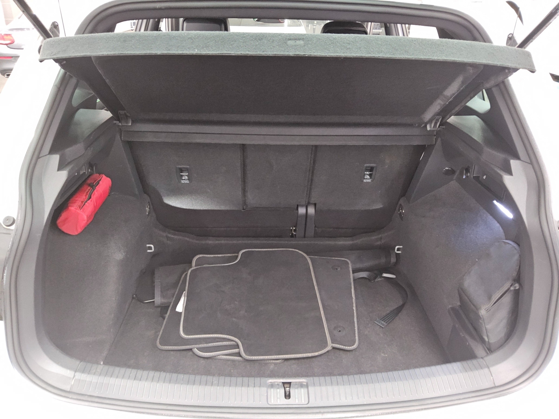 Volkswagen Tiguan 2.0 TDI R-Line Matrix-LED AID AHK ACC 13