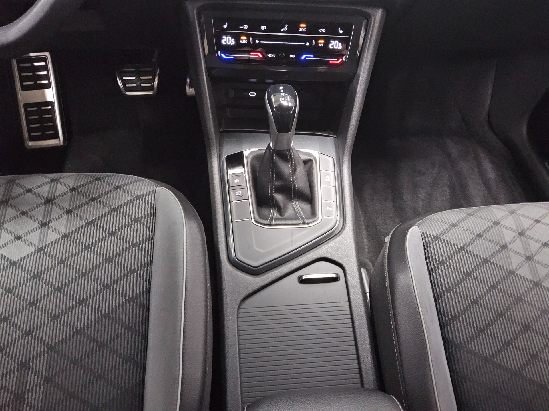 Volkswagen Tiguan 2.0 TDI R-Line Matrix-LED AID AHK ACC 6