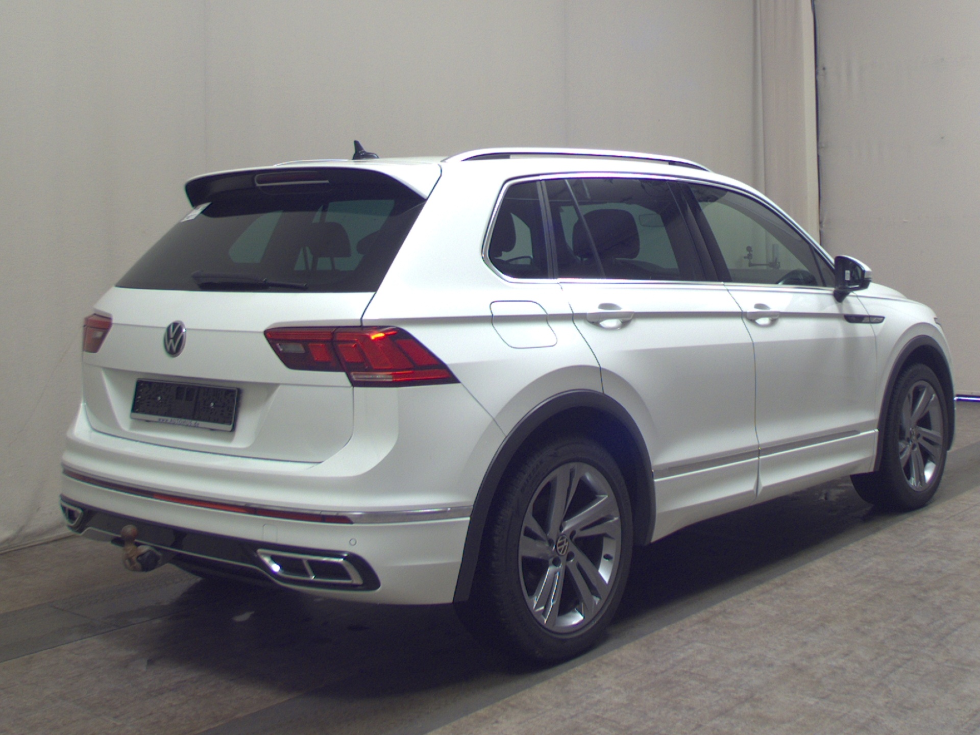 Volkswagen Tiguan 2.0 TDI R-Line Matrix-LED AID AHK ACC 4