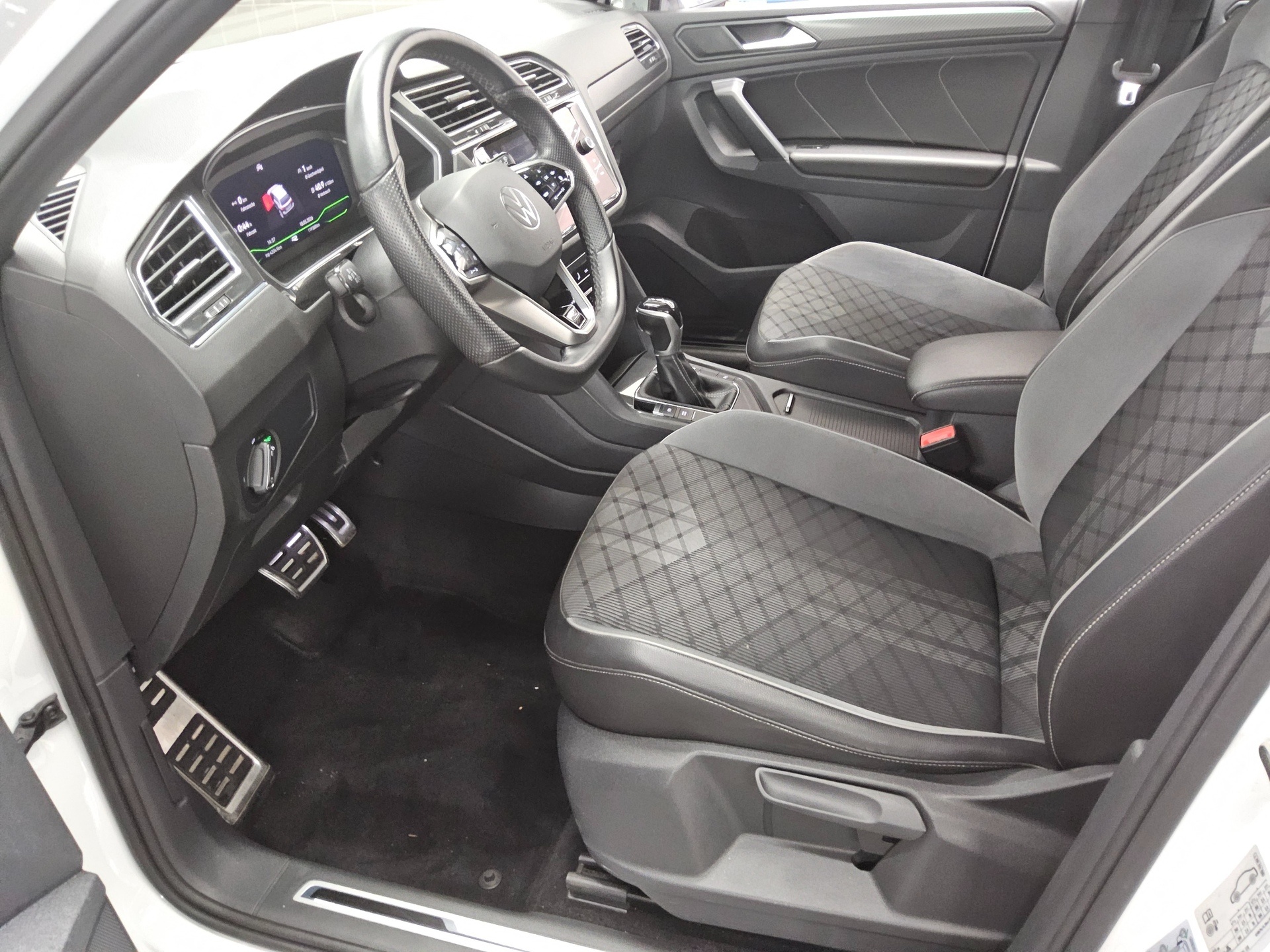 Volkswagen Tiguan 2.0 TDI R-Line Matrix-LED AID AHK ACC 9