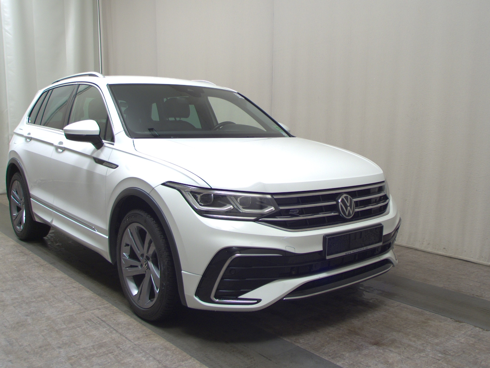Volkswagen Tiguan 2.0 TDI R-Line Matrix-LED AID AHK ACC 3
