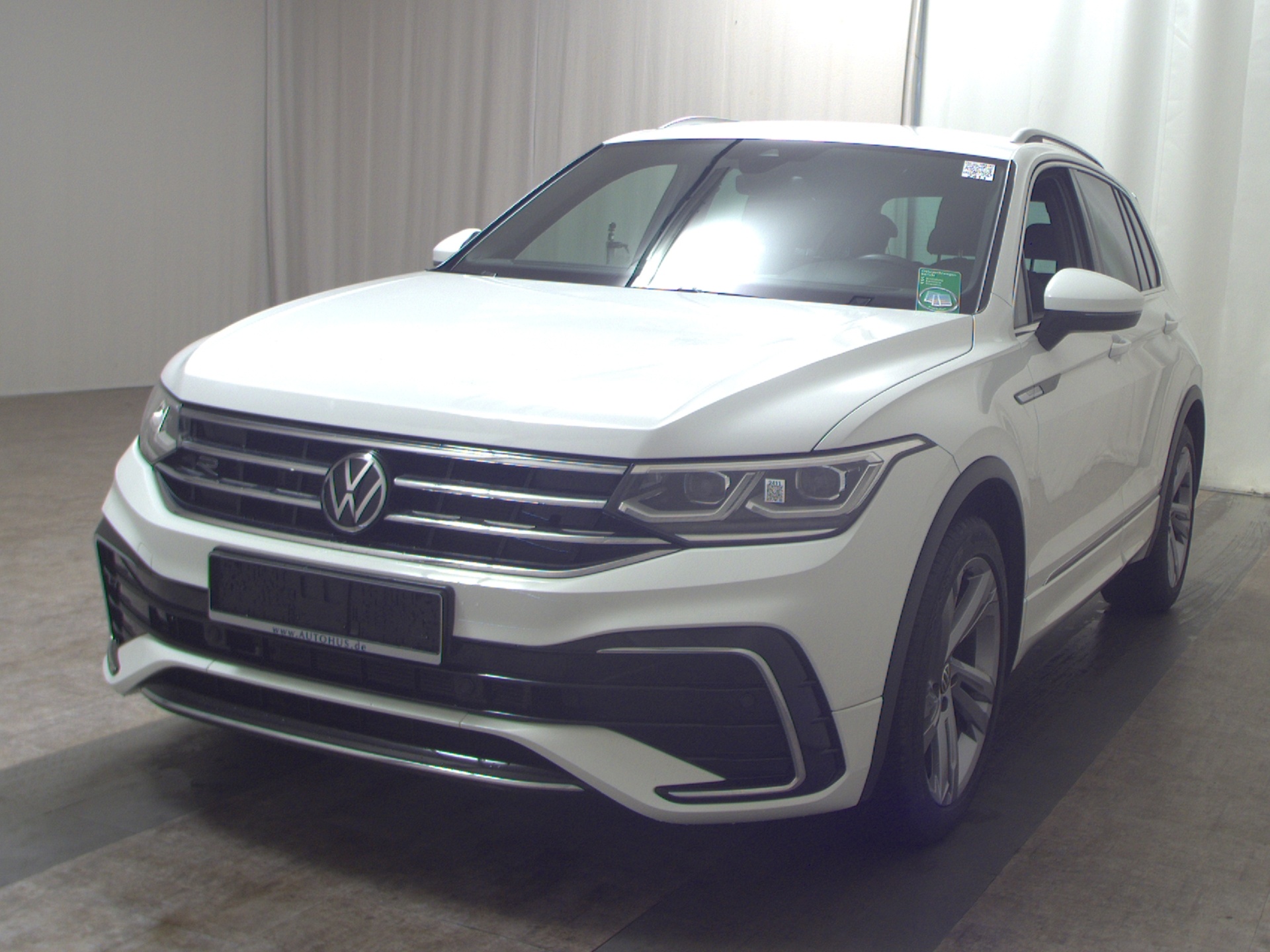Volkswagen Tiguan 2.0 TDI R-Line Matrix-LED AID AHK ACC 2