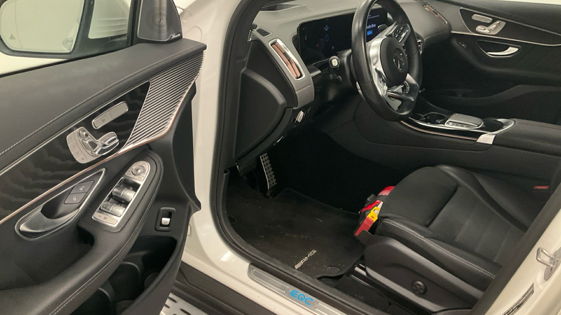 Mercedes-Benz EQC 400 4M AMG-Line Navi LED Pano HuD 6