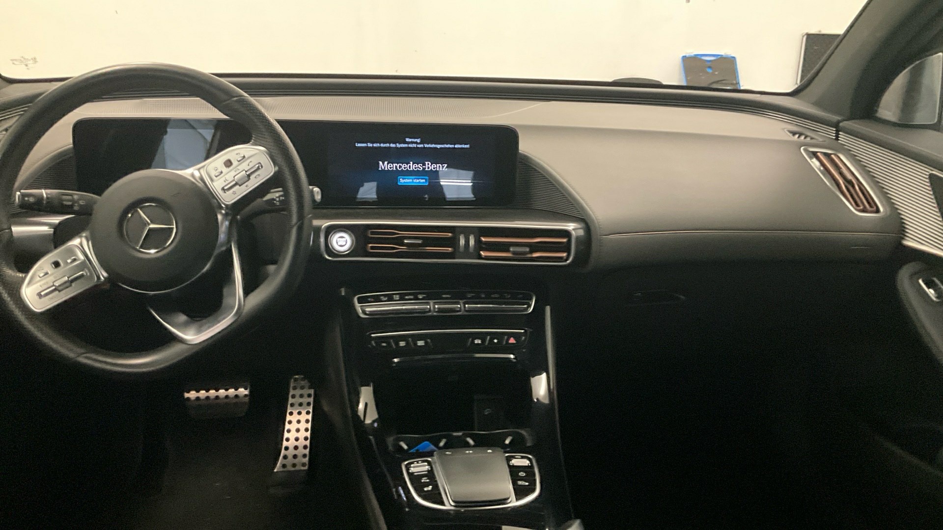 Mercedes-Benz EQC 400 4M AMG-Line Navi LED Pano HuD 5