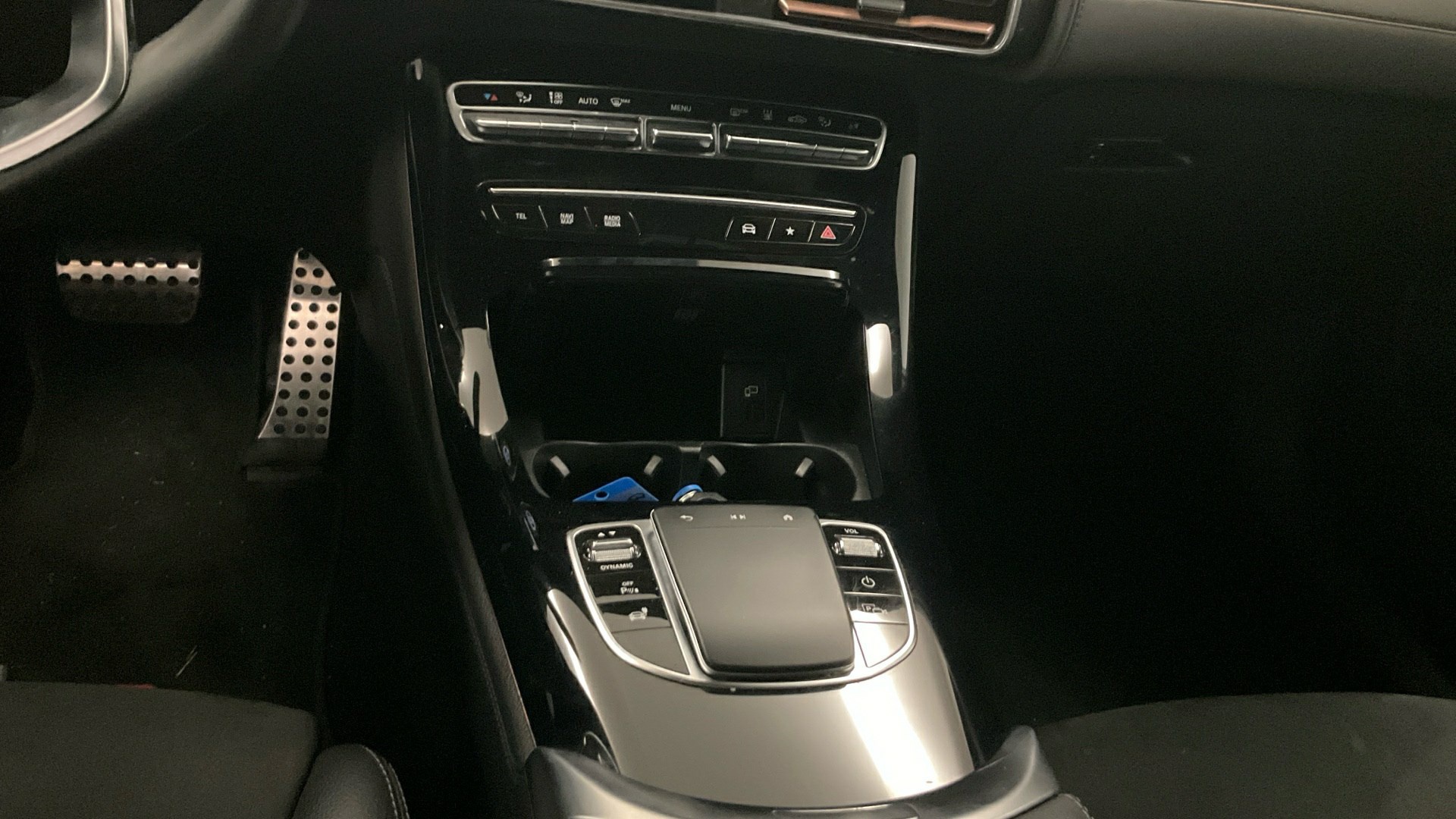 Mercedes-Benz EQC 400 4M AMG-Line Navi LED Pano HuD 9
