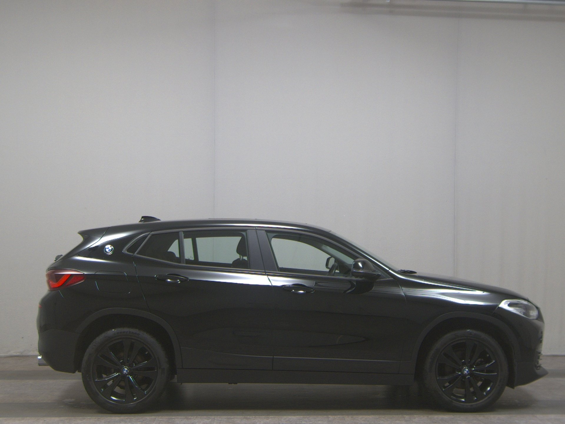 BMW X2 sDrive18d Advantage Navi HiFi Pano LED+