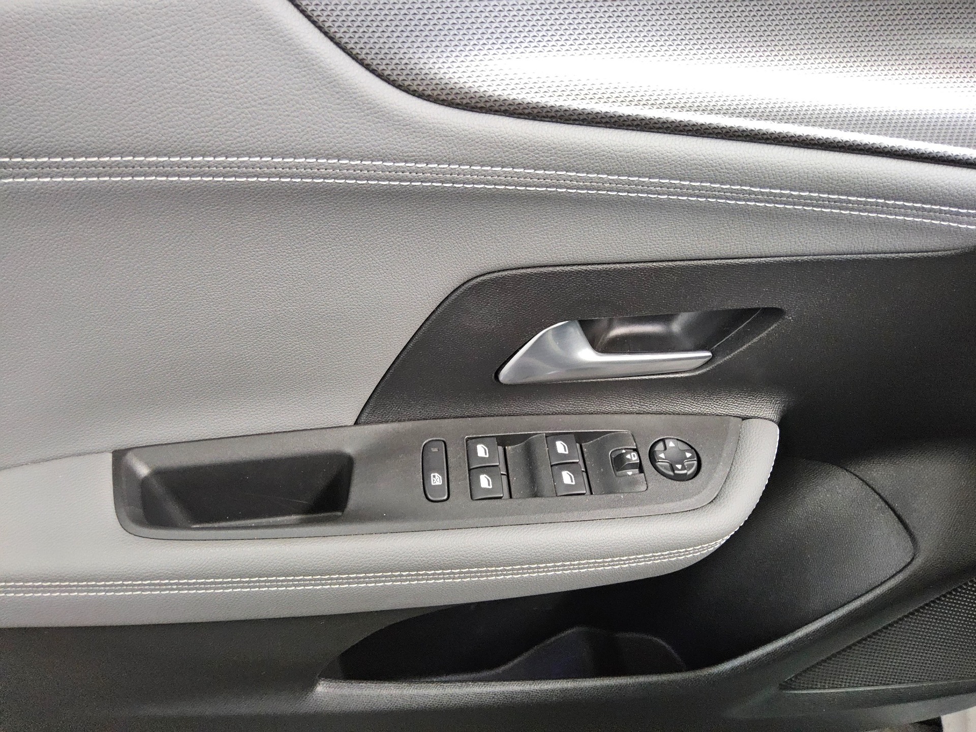 Opel Mokka-e Elegance T-Leder Navi LED RfK Shz 10