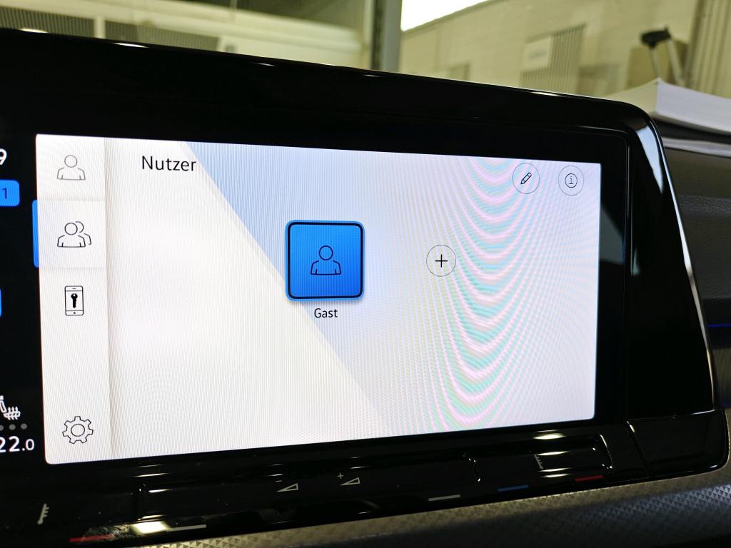 Volkswagen Golf-8 Var. 2.0 TDI Active NAVI LED PANO HuD SHZ 9