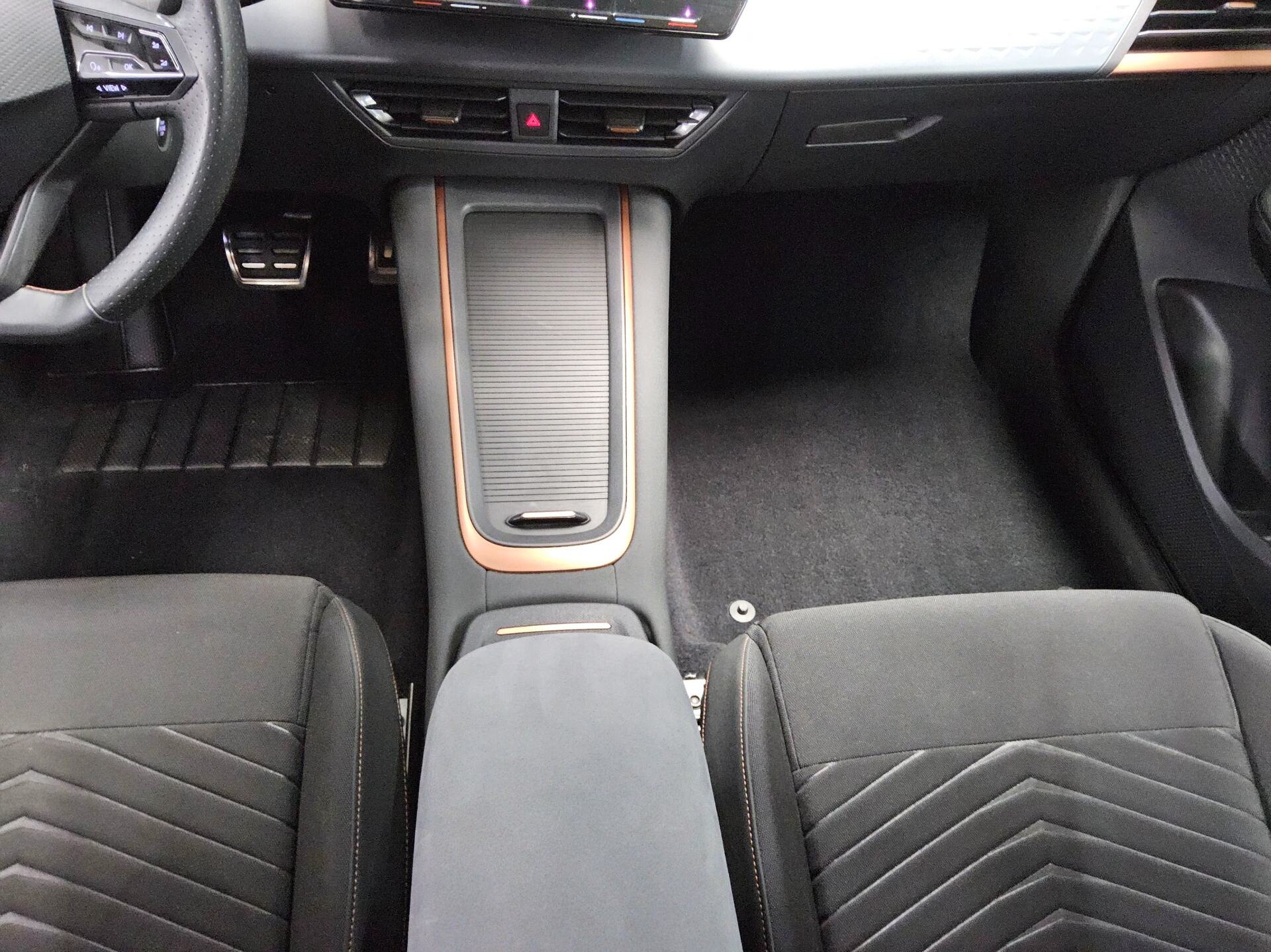 Cupra Born Navi LED vc Shz 6