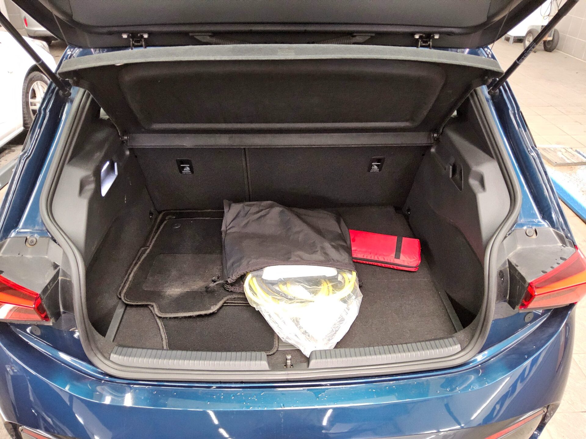 Cupra Born Navi LED vc Shz 12