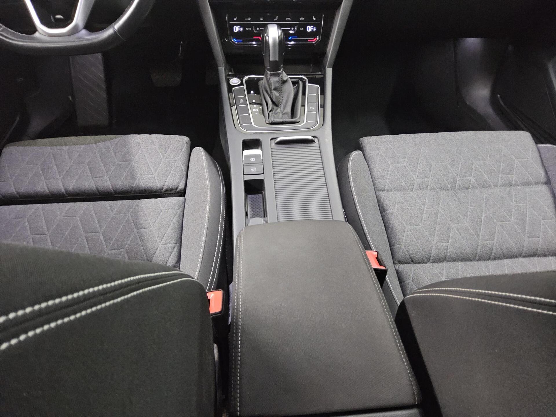 Volkswagen Passat Var. 2.0 TDI Business Navi LED DC StHzg 6