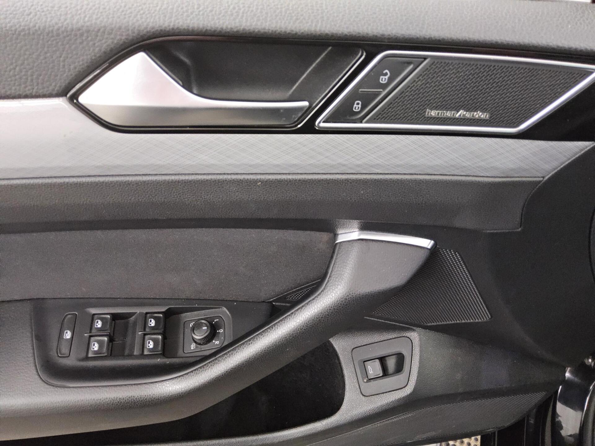 Volkswagen Passat Var. 2.0 TDI Business Navi LED DC StHzg 10