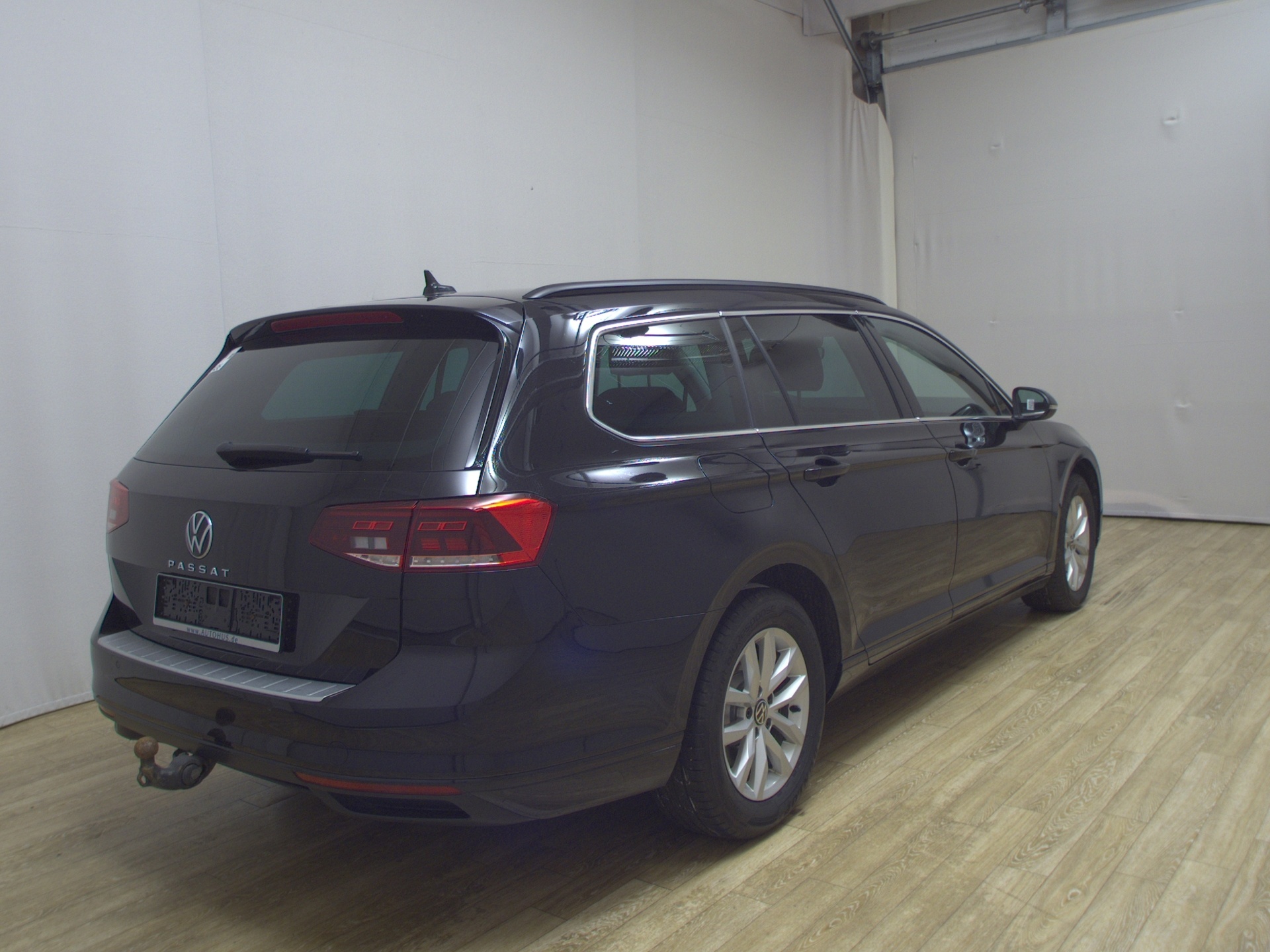 Volkswagen Passat Var. 2.0 TDI Business Navi LED DC StHzg 4