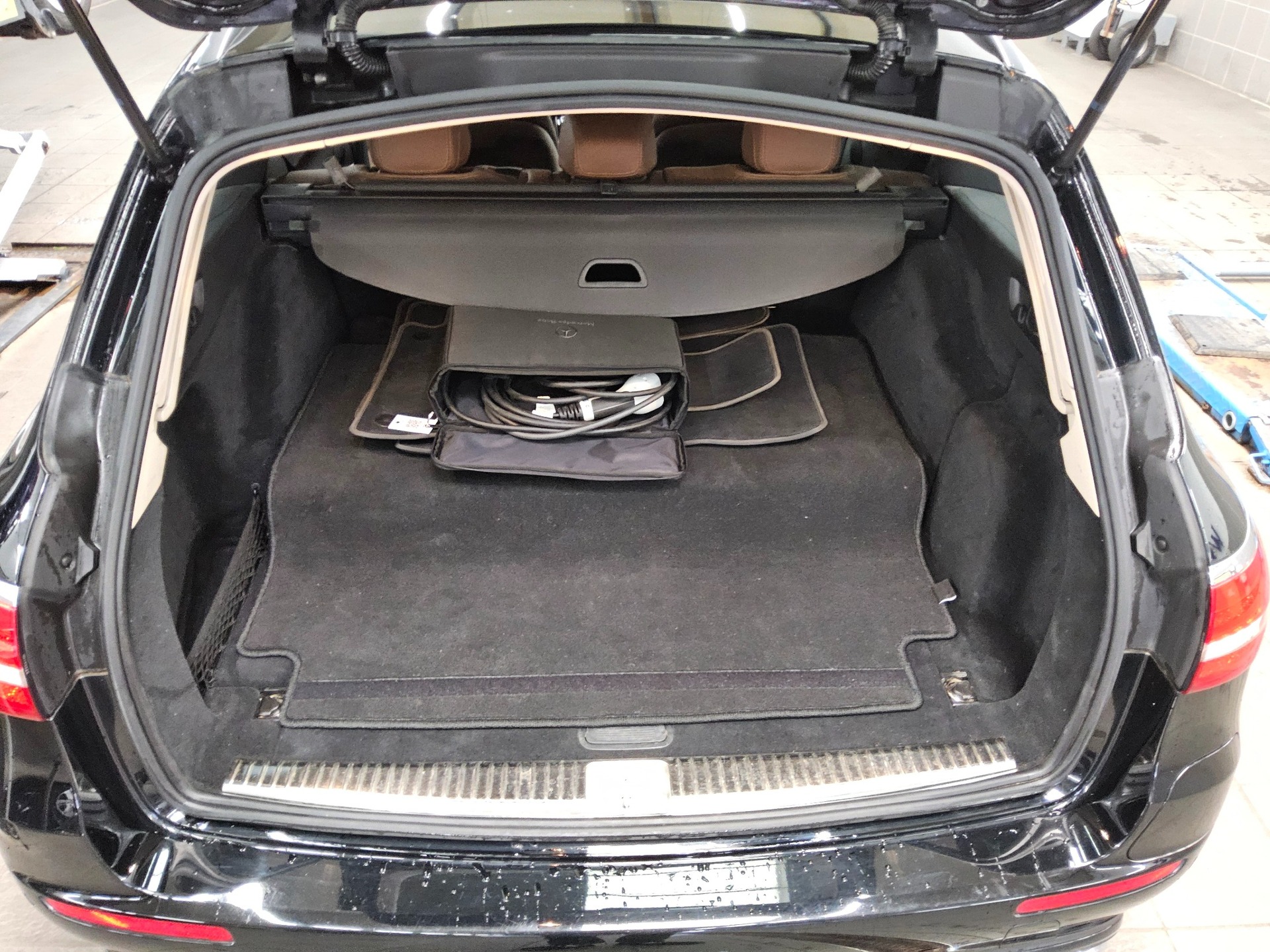 Mercedes-Benz E 300 T de Avantgarde Nav LED Widescreen AHK RFK 12