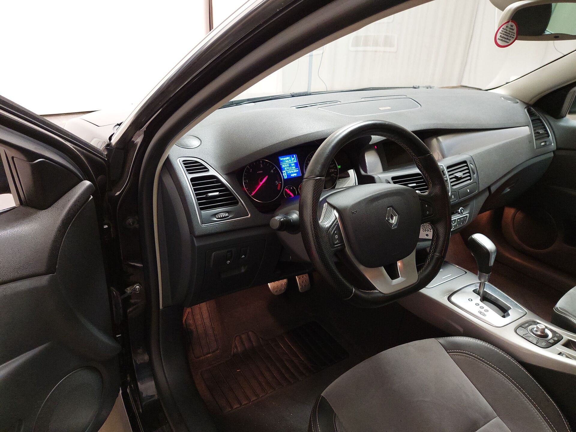 Renault Laguna Grandtour 2.0 dCi FAP T-Leder Navi Shz 8