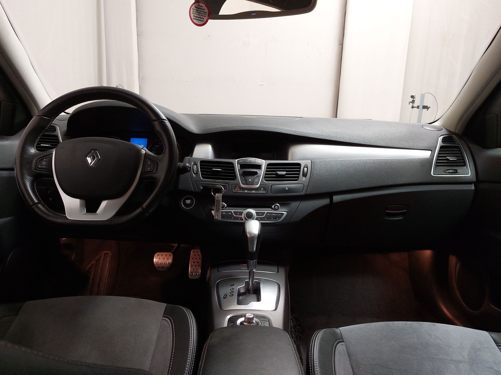 Renault Laguna Grandtour 2.0 dCi FAP T-Leder Navi Shz 12