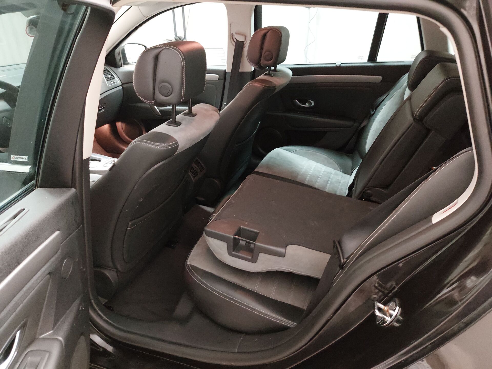 Renault Laguna Grandtour 2.0 dCi FAP T-Leder Navi Shz 14