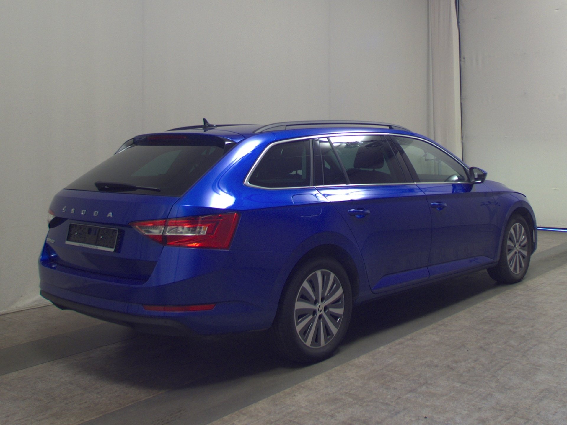 Skoda Superb Kombi 2.0 TDI Ambition Navi LED AID Shz 4