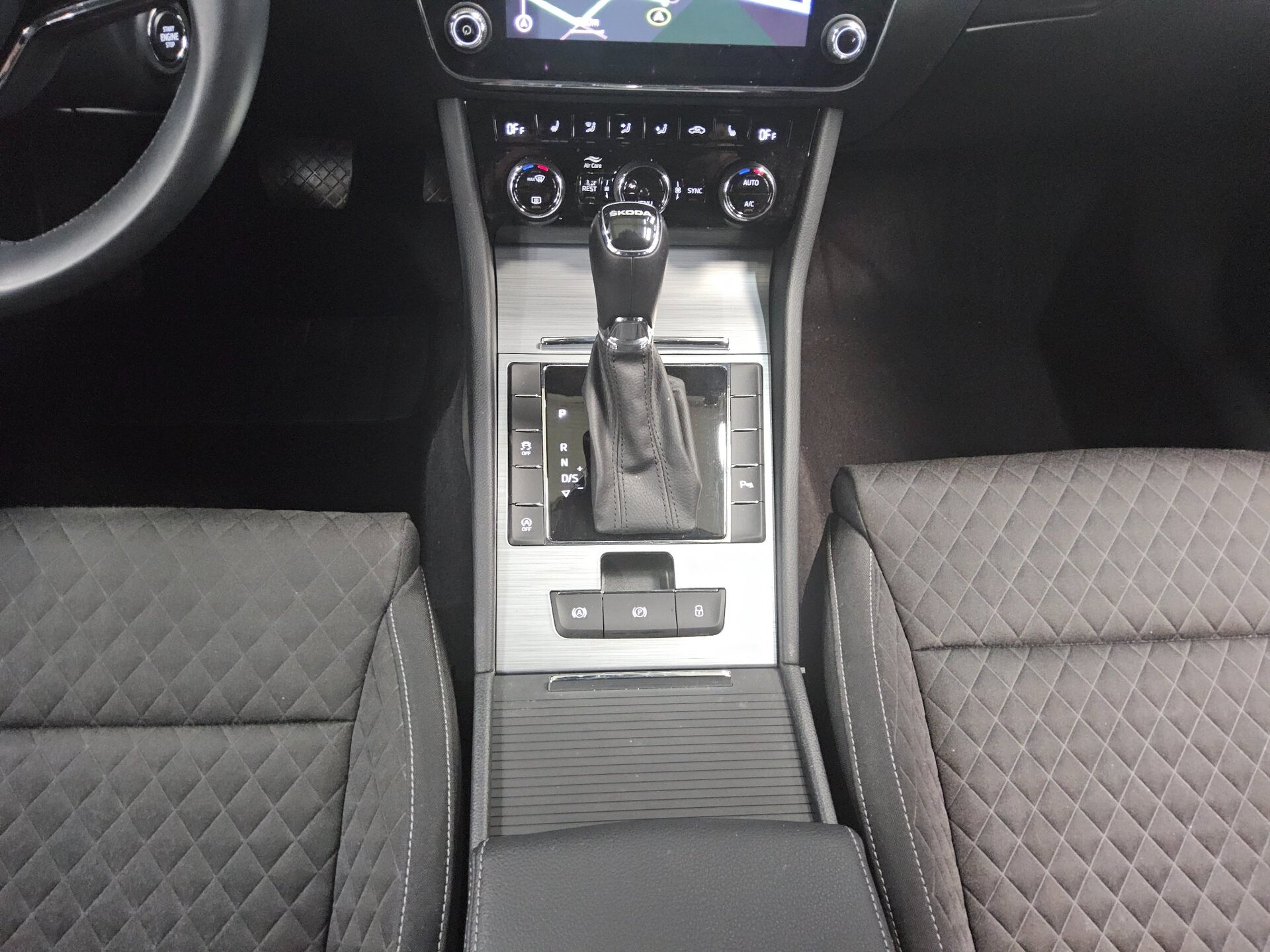 Skoda Superb Kombi 2.0 TDI Ambition Navi LED AID Shz 6