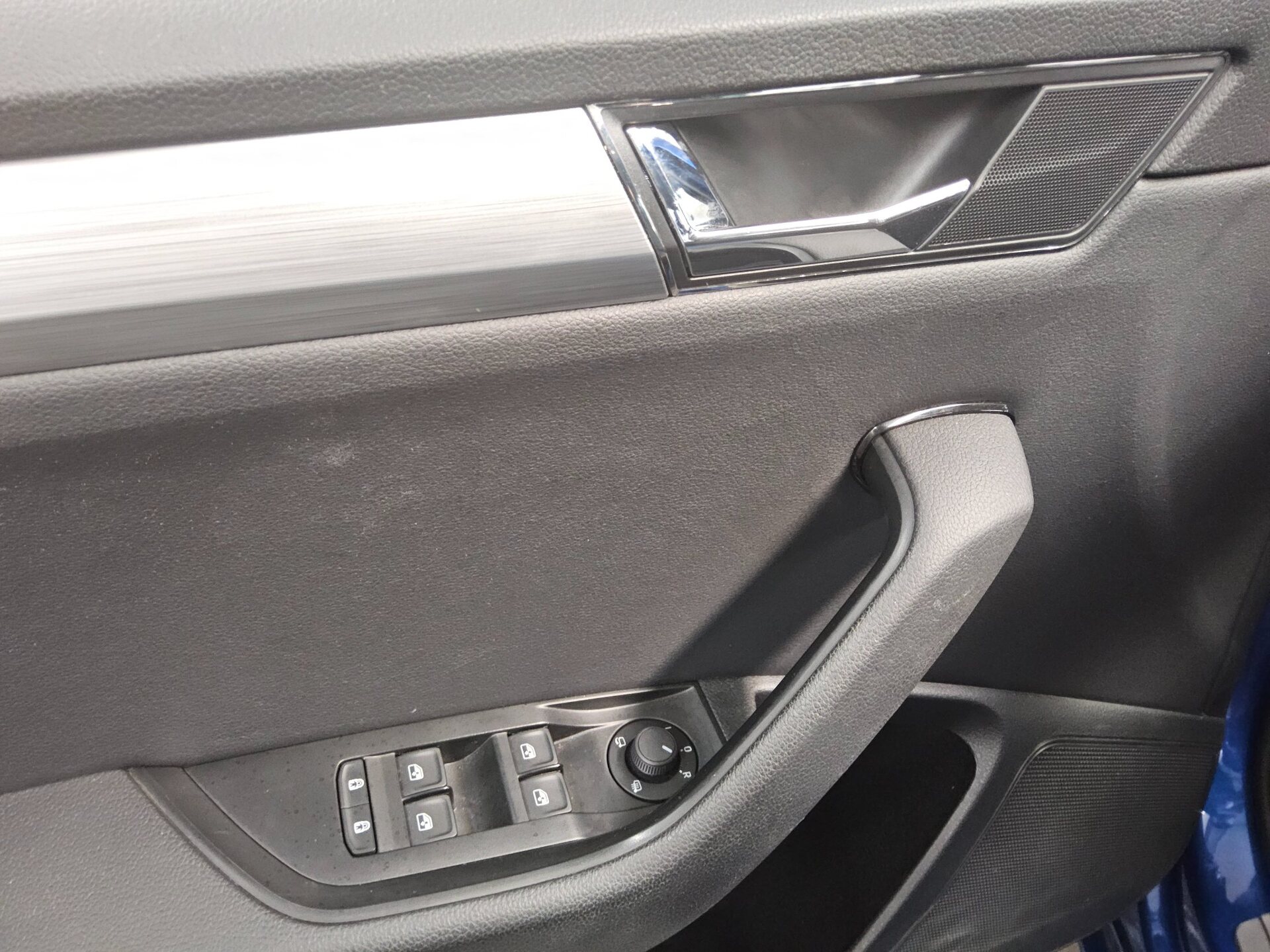 Skoda Superb Kombi 2.0 TDI Ambition Navi LED AID Shz 10
