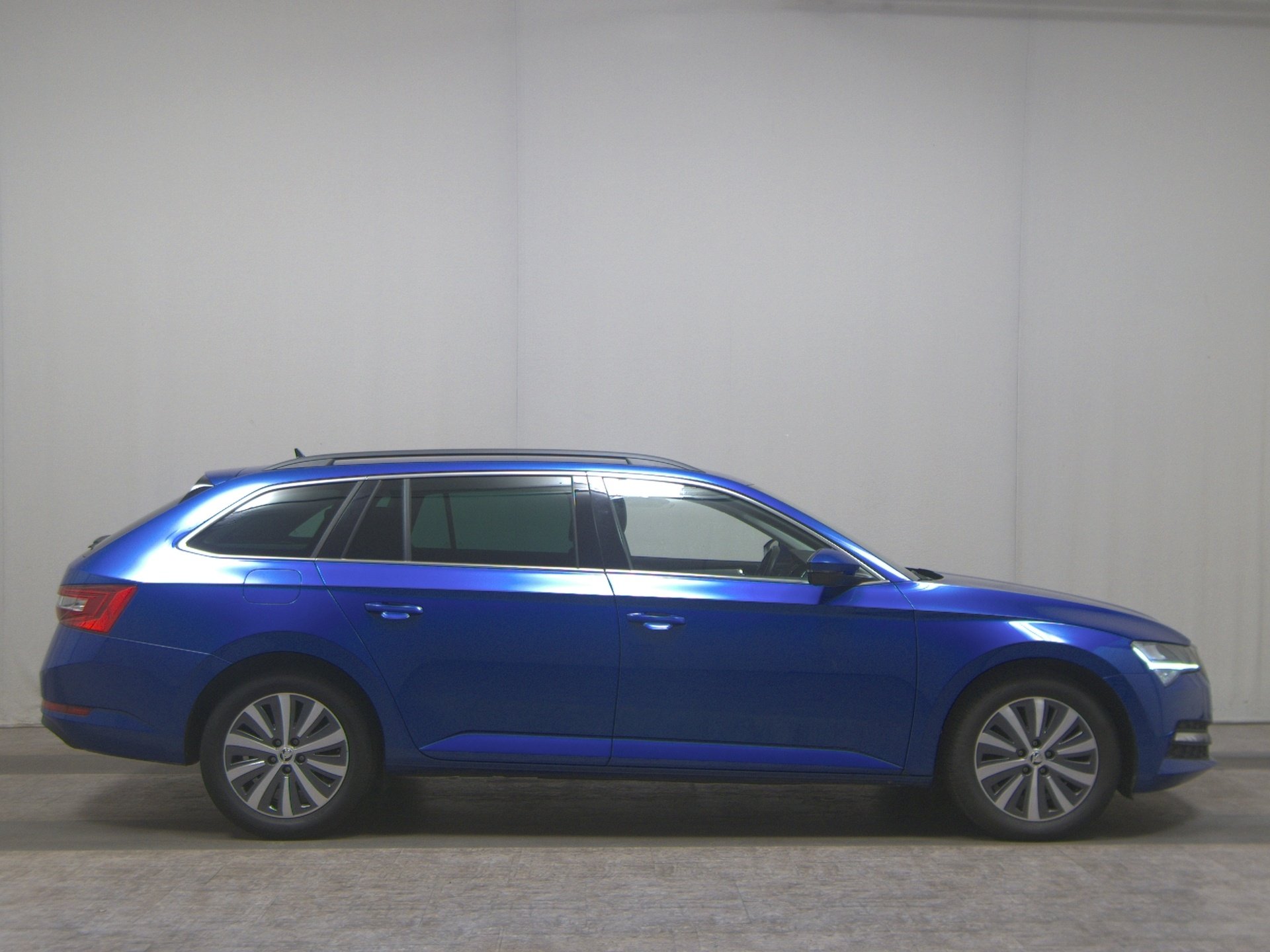Skoda Superb Kombi 2.0 TDI Ambition Navi LED AID Shz PDC