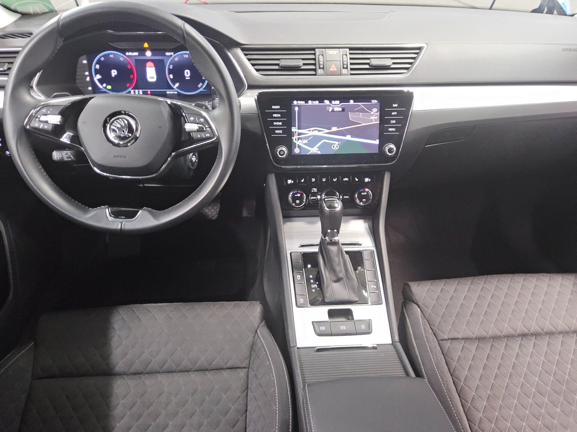 Skoda Superb Kombi 2.0 TDI Ambition Navi LED AID Shz  PDC 5