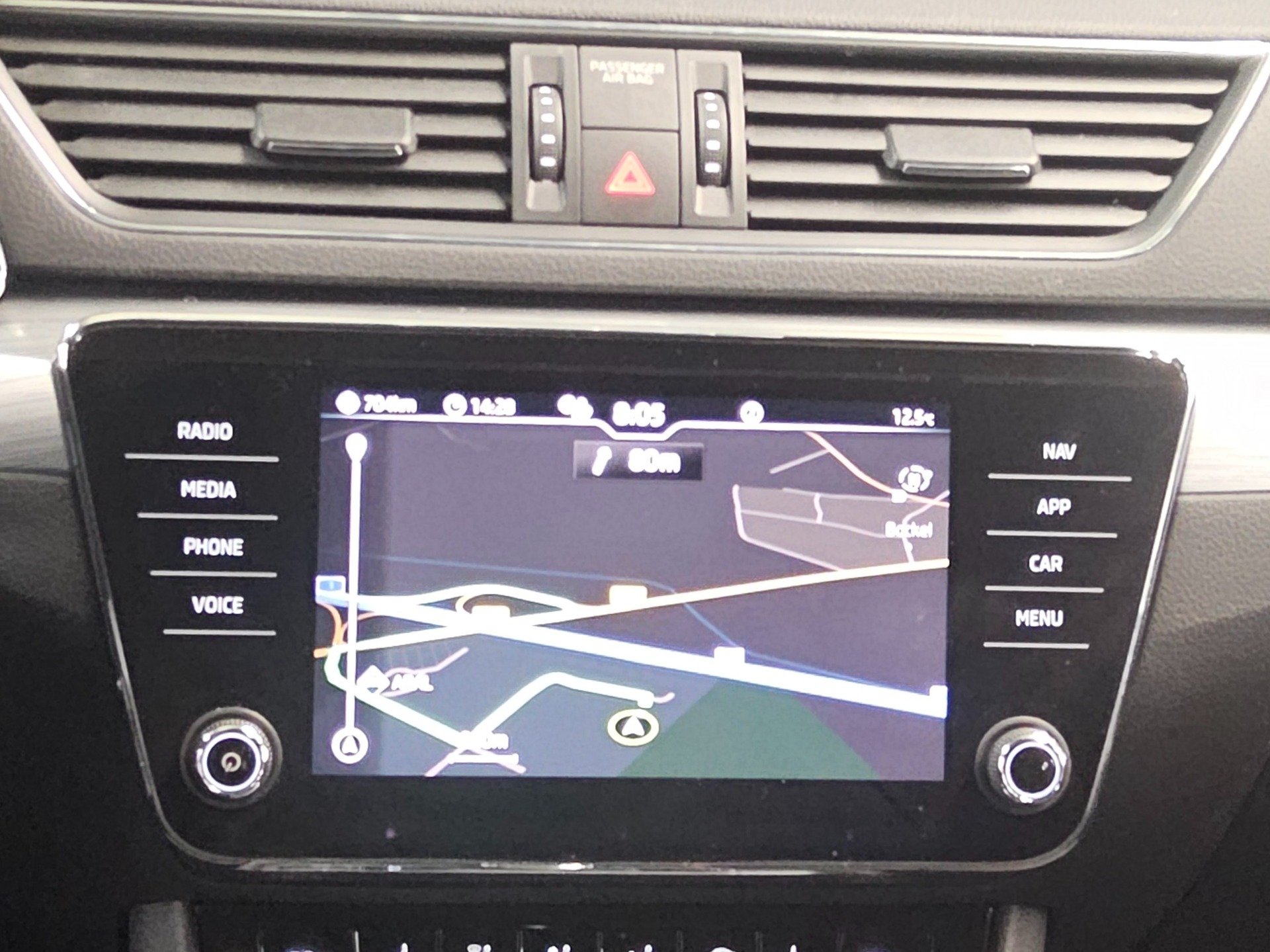 Skoda Superb Kombi 2.0 TDI Ambition Navi LED AID Shz  PDC 7