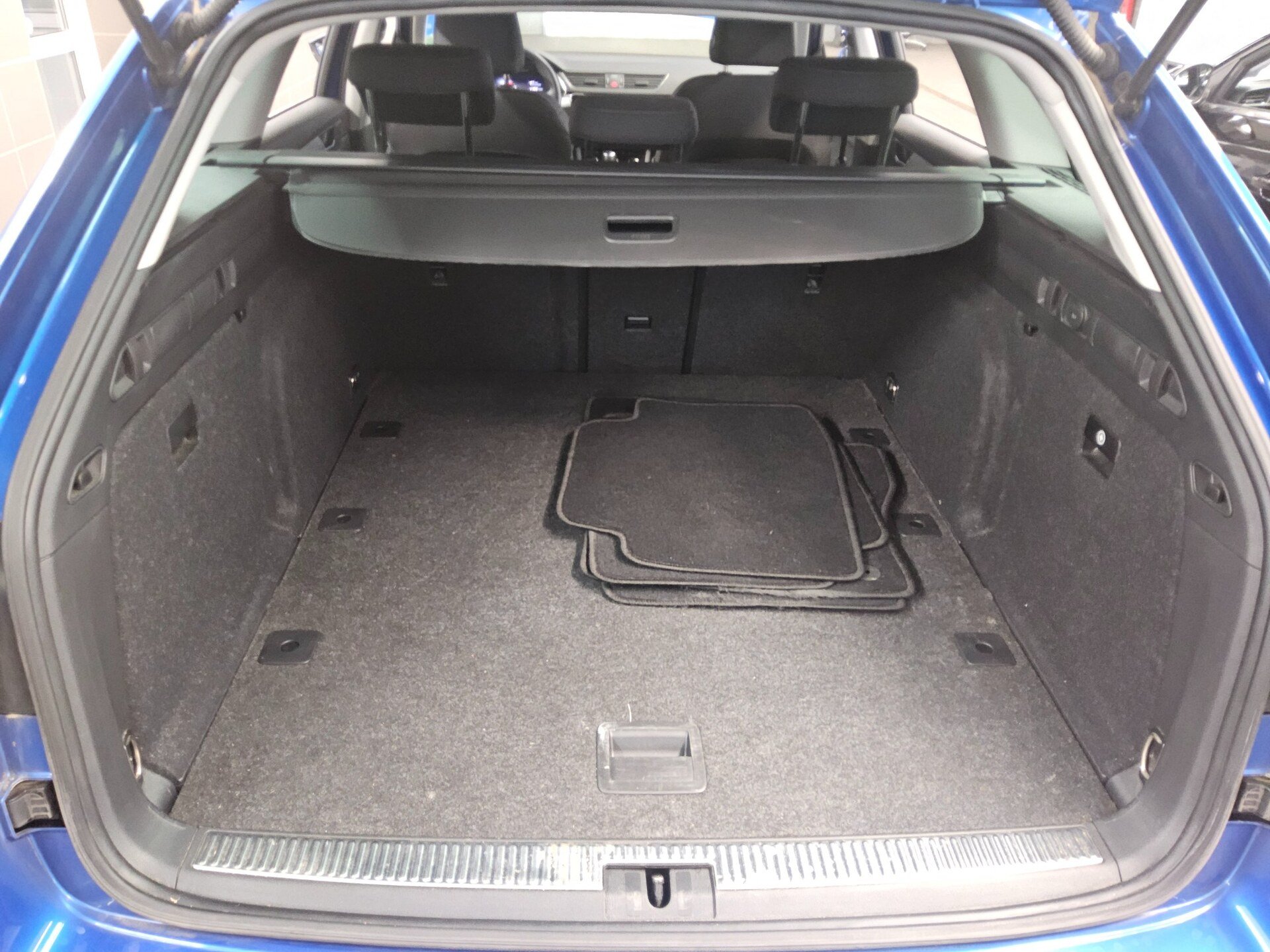 Skoda Superb Kombi 2.0 TDI Ambition Navi LED AID Shz  PDC 12