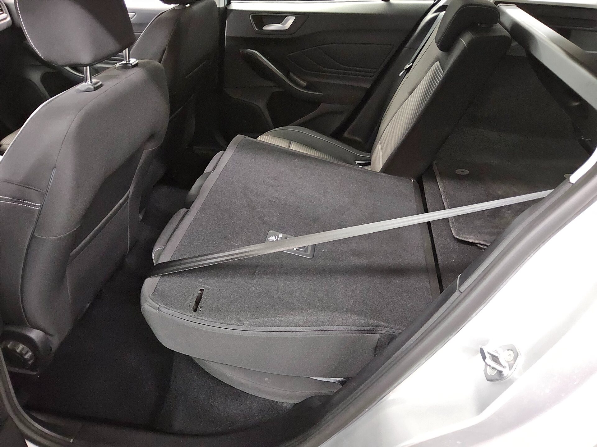 Ford Focus Turnier 1.5 EB Titanium 12
