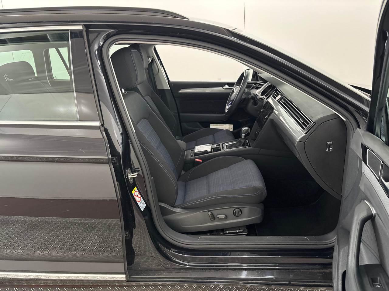 Volkswagen Passat Variant GTE 1.4 TSI GTE Navi LED AHK RFK 6