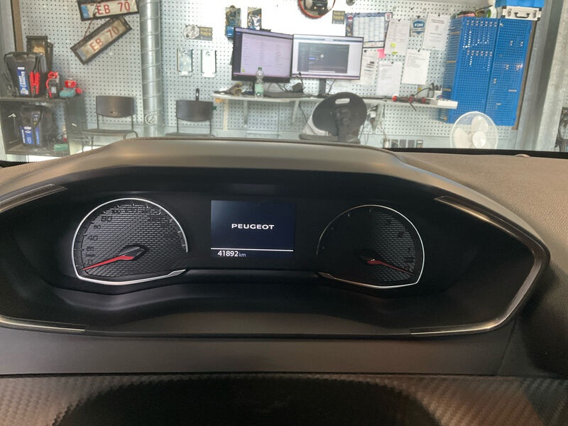 Peugeot 208 1.2 PureTech LED SHZ PDC 6