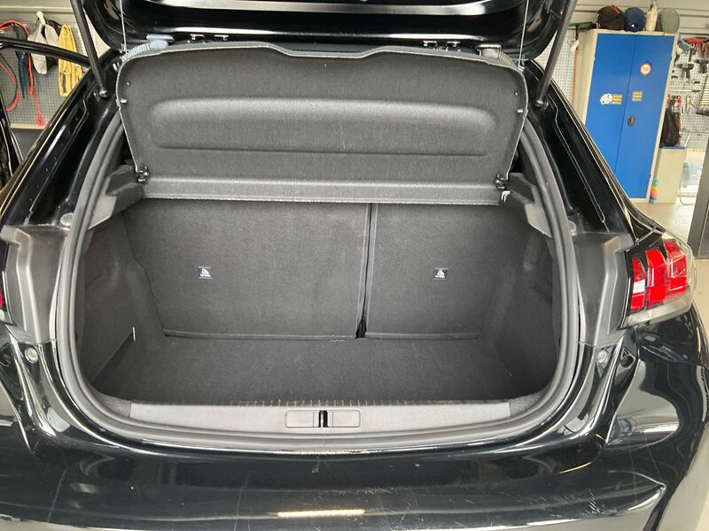 Peugeot 208 1.2 PureTech LED SHZ PDC 11